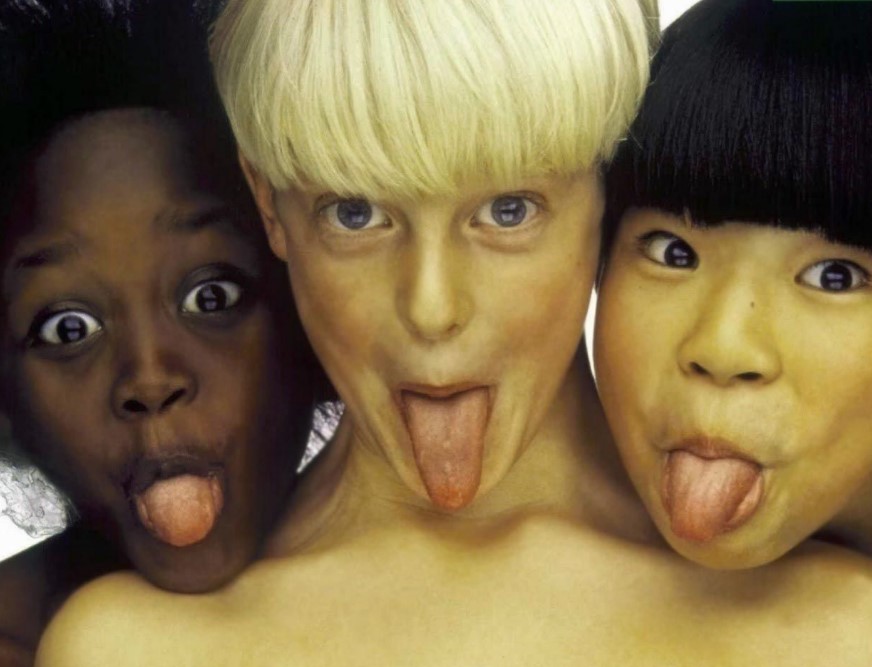 Снимок трех детей разных рас